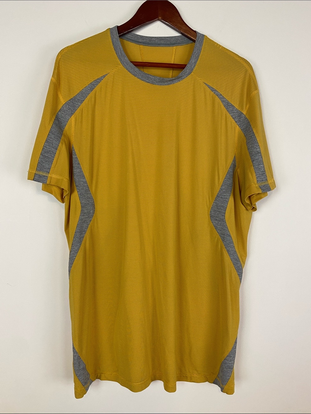 lululemon athletica Men's Mustard Yellow Short Sleeve Tee with Gray Accents